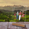 Geschenke fuer Verliebte-Paare-Dekoration mit Massangaben-Landschaft im Hintergrund