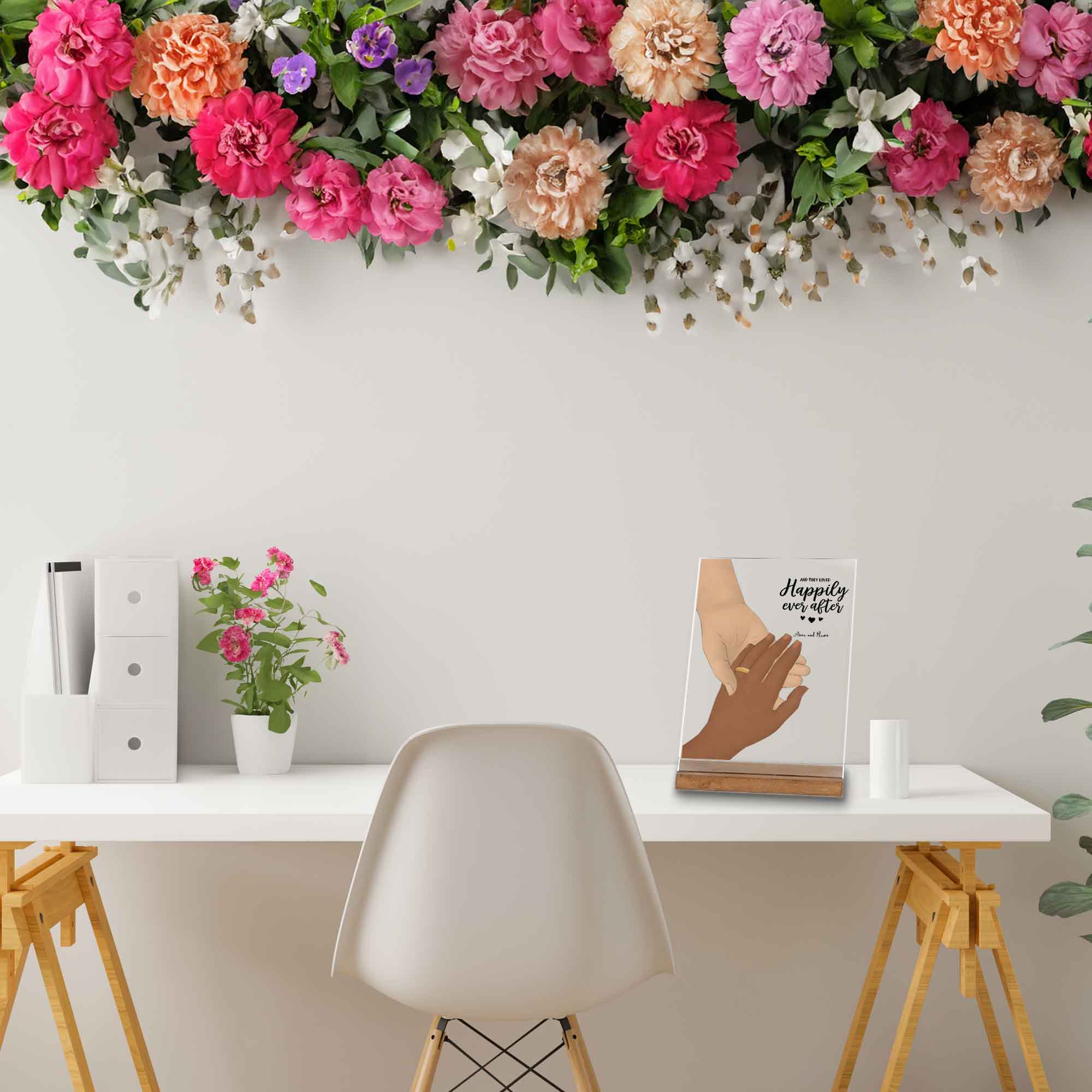 Happply ever after-Dekoration auf dem Schreibtisch-mit Blumenkranz